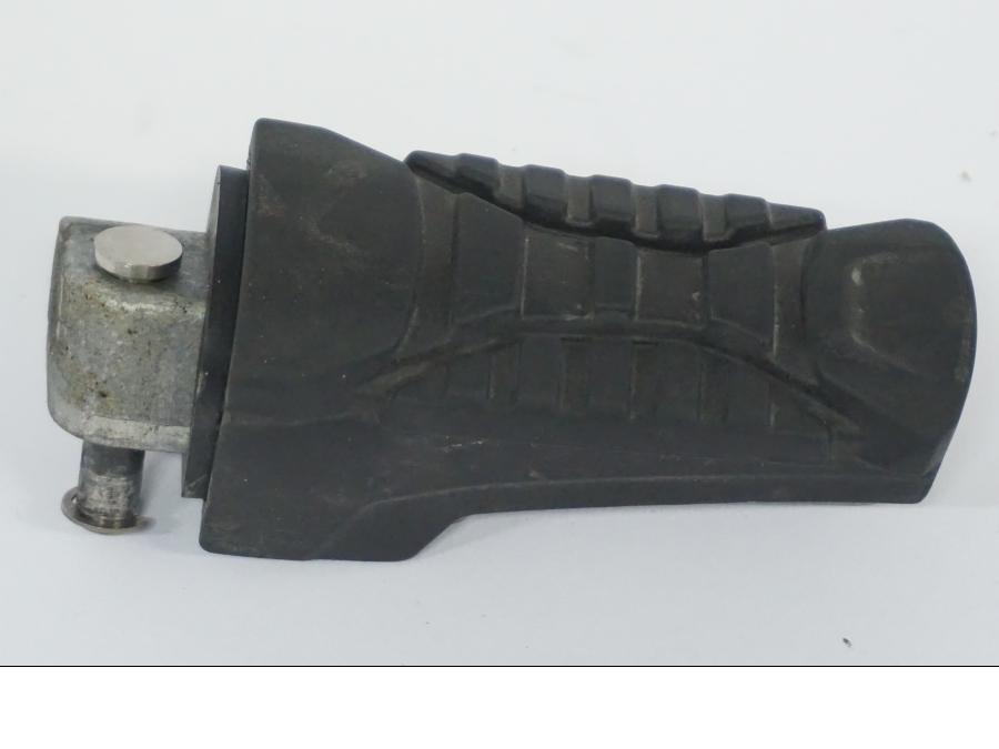 Framsidan på Fotpinne från en BMW R 1250 GS -2022 motorcykel.