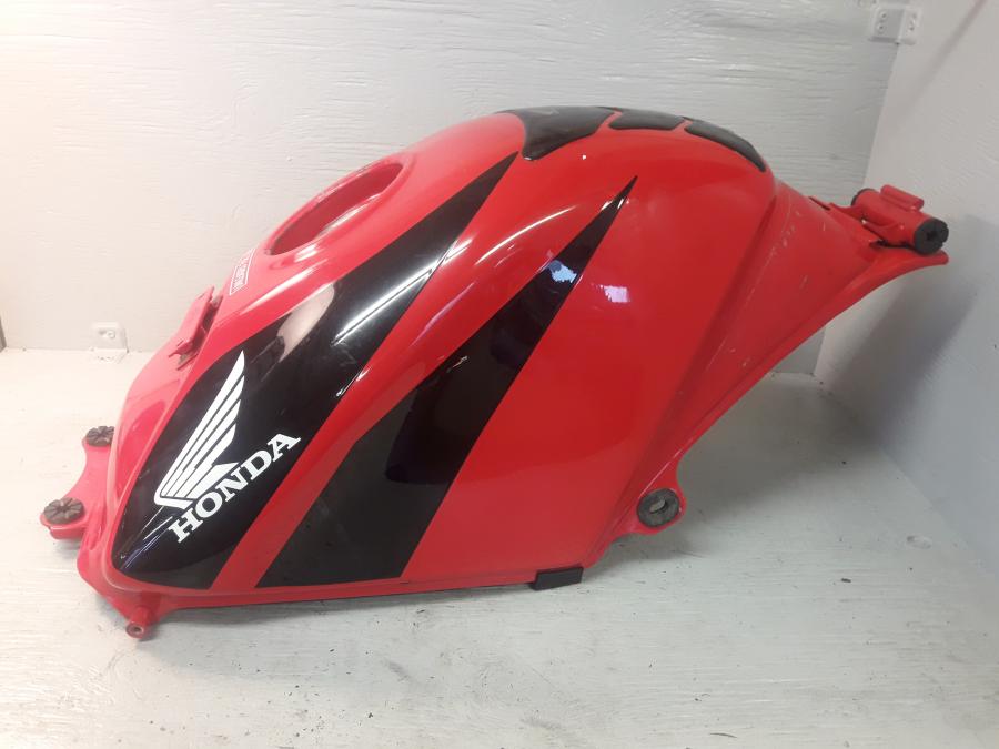Framsidan på Bensintank från en Honda CBR 125 R -2008 motorcykel.
