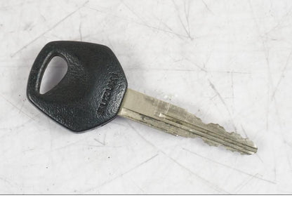 Baksidan på Låssats från en Suzuki GSF 1250 -2010 motorcykel.