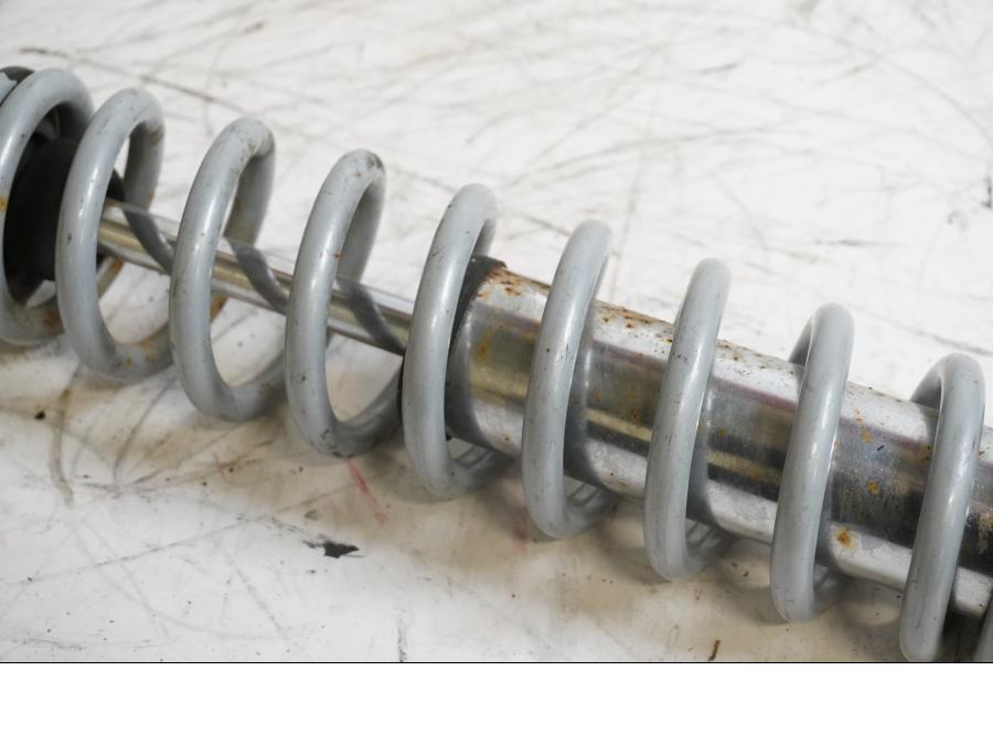 Höger sida på Stötdämpare från en BMW R 1200 C -2002 motorcykel.