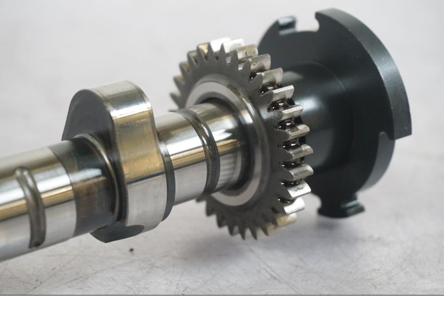 Höger sida på Kamaxel från en BMW R 1200 GSA -2014 motorcykel.