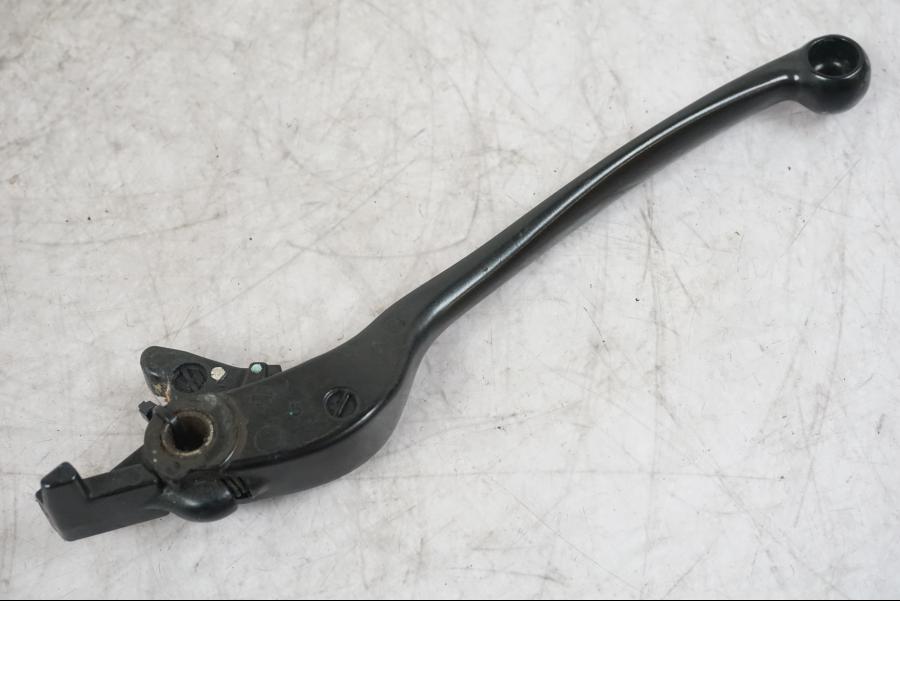 Snett nerifrån på Bromsgrepp från en Buell 1125 R -2008 motorcykel.