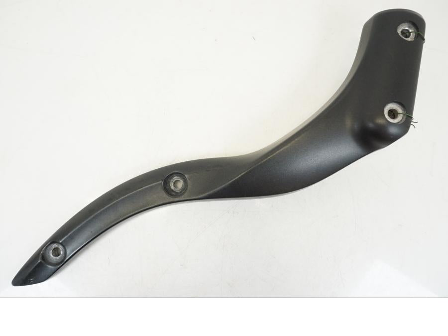 Framsidan på Bakskärmstag från en Yamaha XV 1700 -2004 motorcykel.