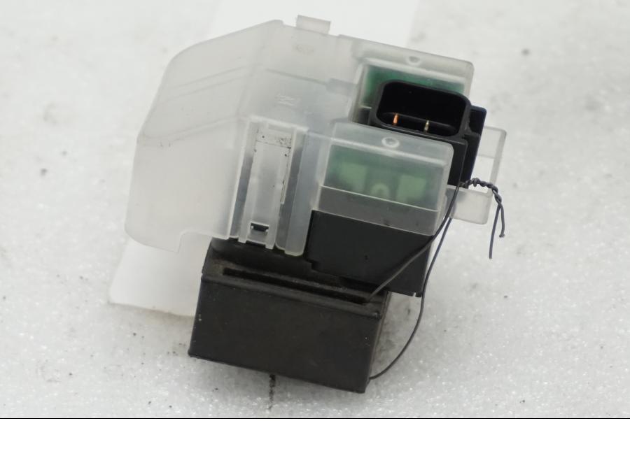 Framsidan på Startrelä från en Suzuki SV 1000 -2007 motorcykel.