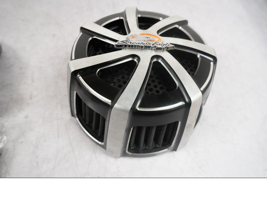 Baksidan på Luftburk från en H-D Touring Street Glide FLHX -2009 motorcykel.