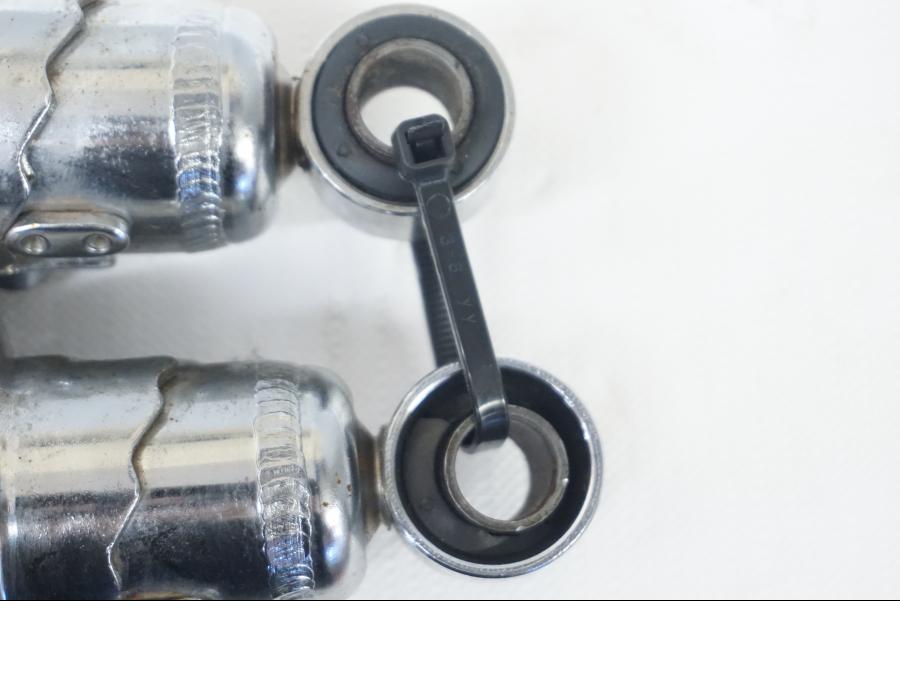 Höger sida på Stötdämpare från en Triumph Bonneville -2001 motorcykel.