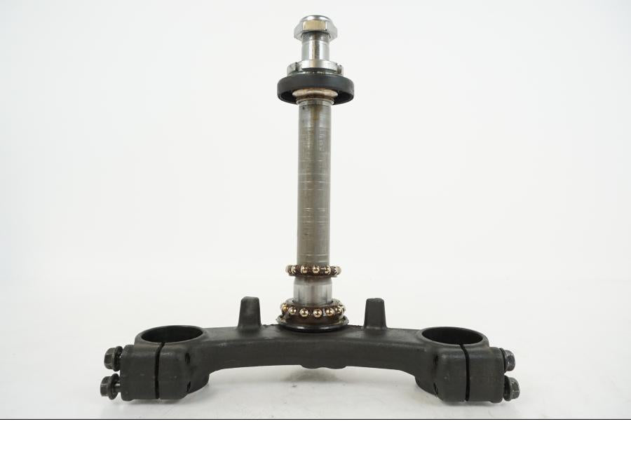 Framsidan på Gaffelkrona från en Suzuki GSX 600 F -1998 motorcykel.