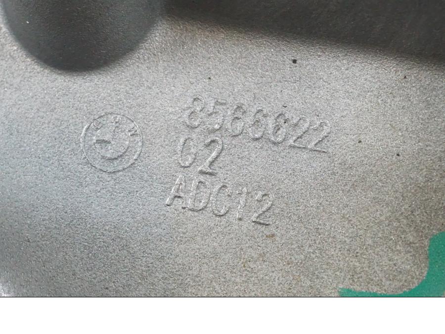 Extrabild1 på Oljetråg från en BMW F 750 GS -2020 motorcykel.