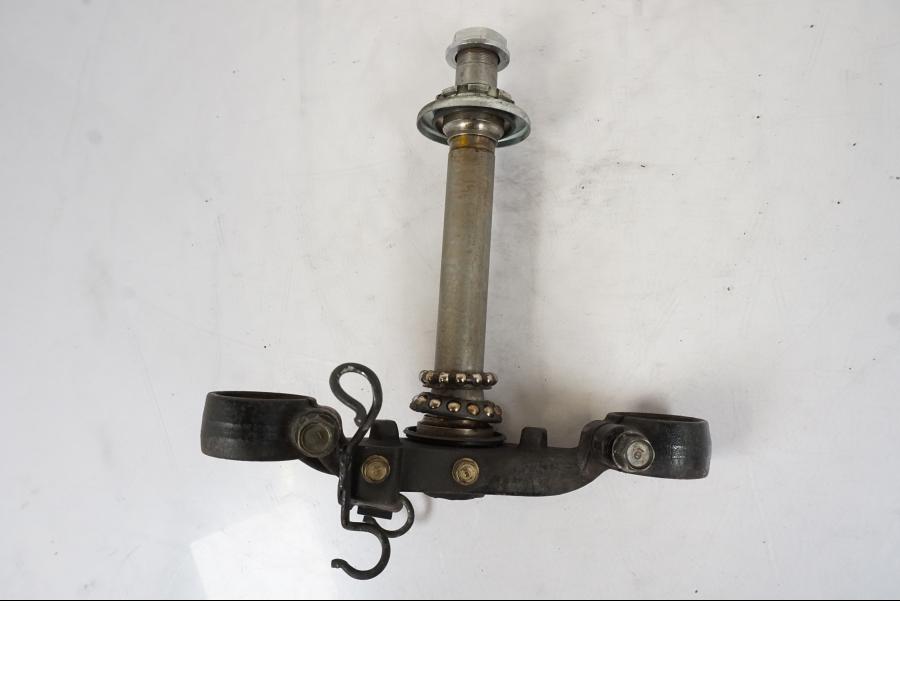 Framsidan på Gaffelkrona från en Honda VFR 750 -1994 motorcykel.