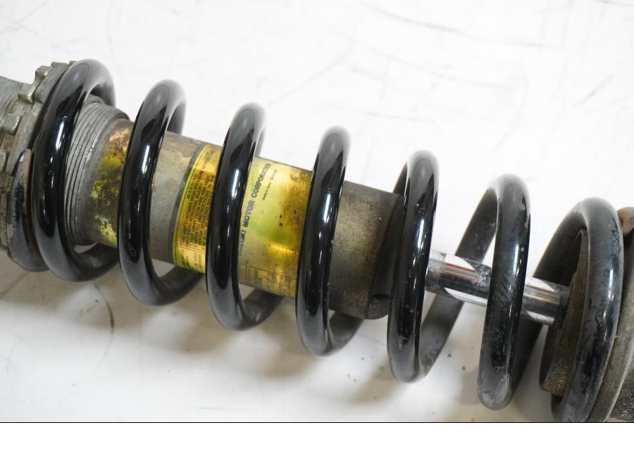 Baksidan på Stötdämpare från en Suzuki GSX-R 750 -1999 motorcykel.