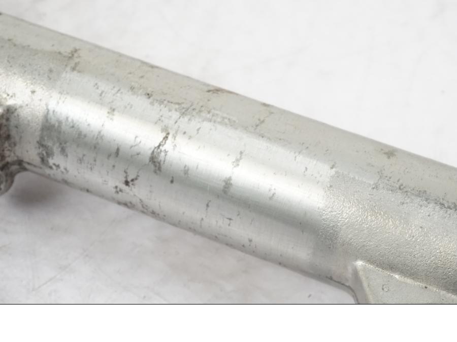 Vänster sida på Gaffelben från en Honda CBR 1000 F -1999 motorcykel.