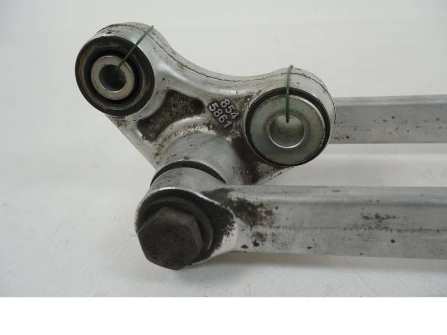 Höger sida på Stötdämparlänkage från en BMW S 1000 R -2019 motorcykel.