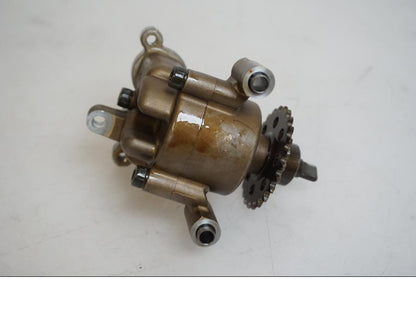 Höger sida på Oljepump från en Yamaha FJR 1300 -2005 motorcykel.