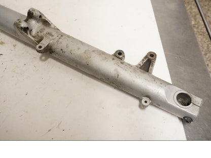 Snett uppifrån på Gaffelben från en BMW R 1150 RT -2003 motorcykel.