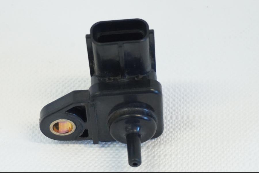 Vänster sida på Mapsensor från en Kawasaki VN 1500 Mean Streak -2002 motorcykel.