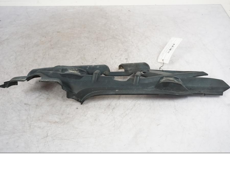 Framsidan på Bakvinge från en Triumph Tiger Explorer -2016 motorcykel.