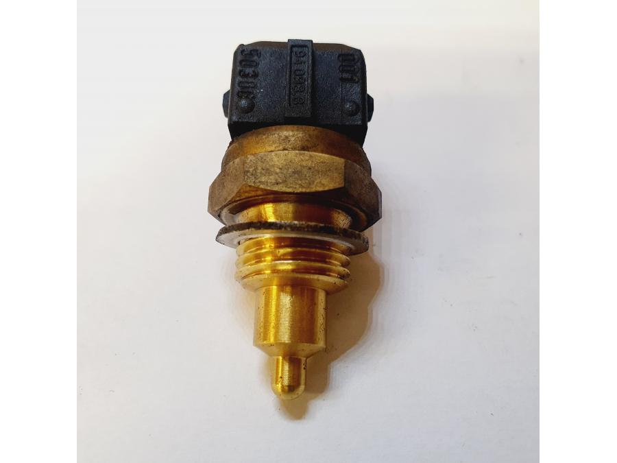 Höger sida på Vattenkylgivare från en BMW R 1200 GS -2006 motorcykel.