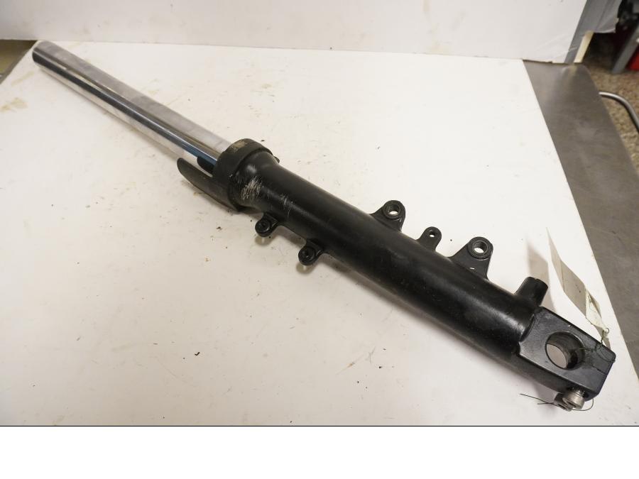 Framsidan på Gaffelben från en Triumph Daytona 600 -2003 motorcykel.