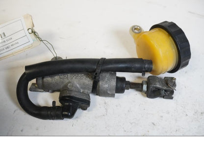 Framsidan på Bromshuvudcylinder från en Honda CBR 900 RR -1996 motorcykel.