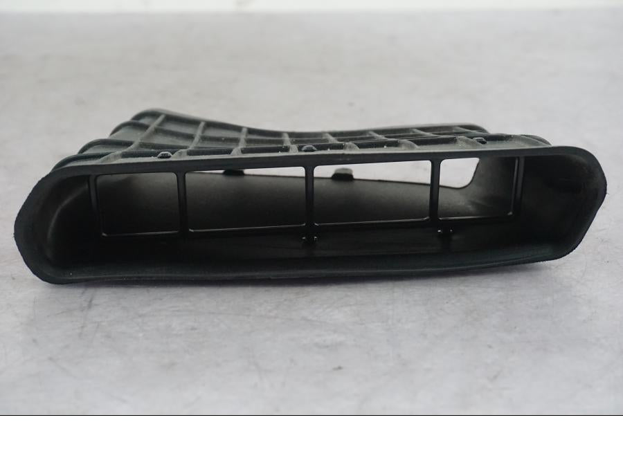 Vänster sida på Luftintagskåpa från en Ducati Multistrada V4 -2024 motorcykel.