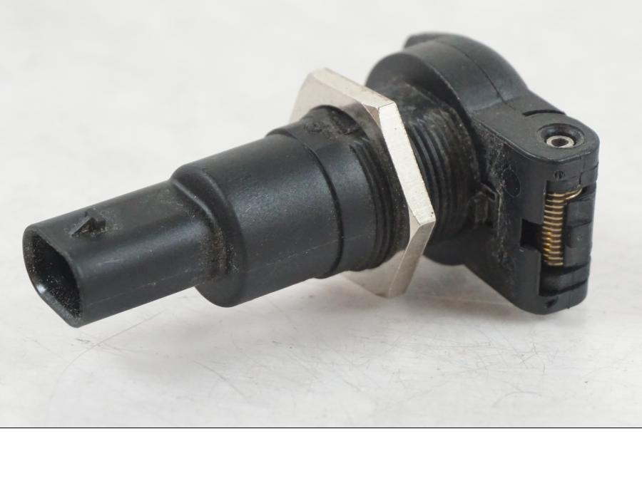 Baksidan på El uttag 12 V från en BMW R 1250 GS -2021 motorcykel.