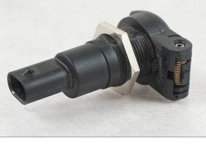 Baksidan på El uttag 12 V från en BMW R 1250 GS -2021 motorcykel.