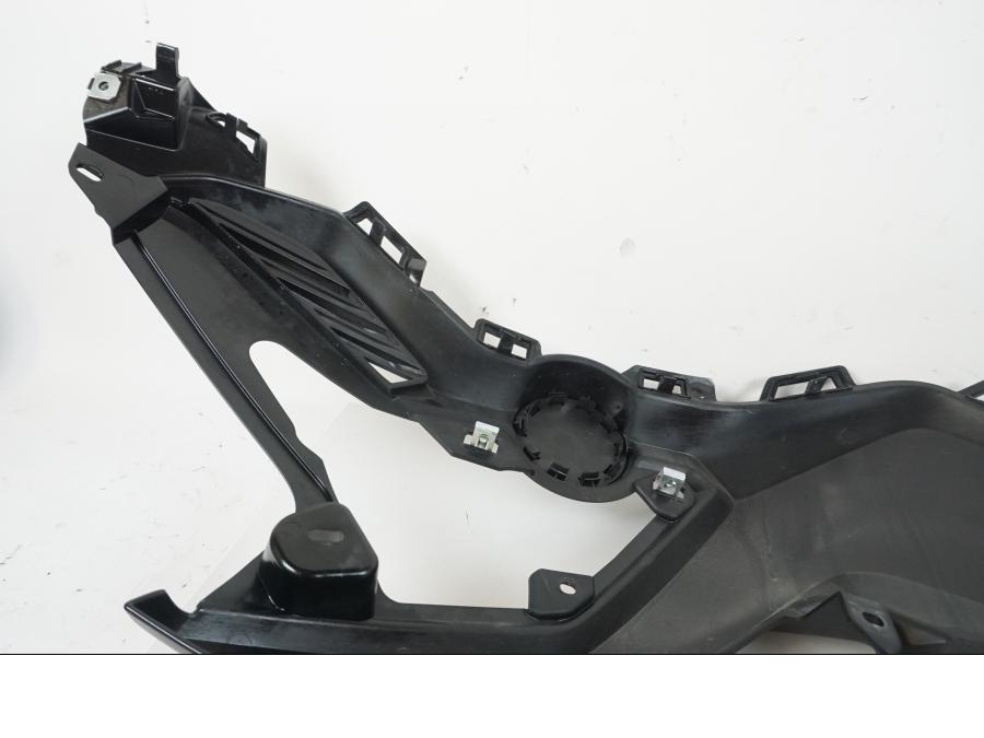 Snett uppifrån på Sidkåpa från en BMW F 750 GS -2019 motorcykel.