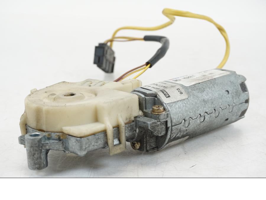 Snett nerifrån på Vindrutemotor från en BMW K 1200 LT -2004 motorcykel.