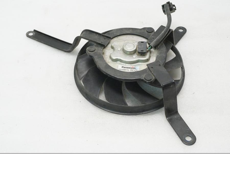 Framsidan på Vattenkylfläkt från en Triumph Daytona 675 -2008 motorcykel.