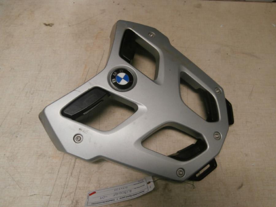 Framsidan på Pakethållare från en BMW K 1300 GT -2009 motorcykel.