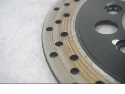 Baksidan på Bromsskiva från en Hyosung GT 650 -2006 motorcykel.