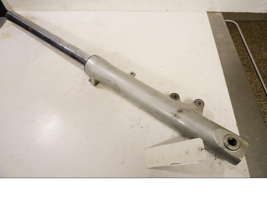 Framsidan på Gaffelben från en Suzuki GSX 1100 -1992 motorcykel.