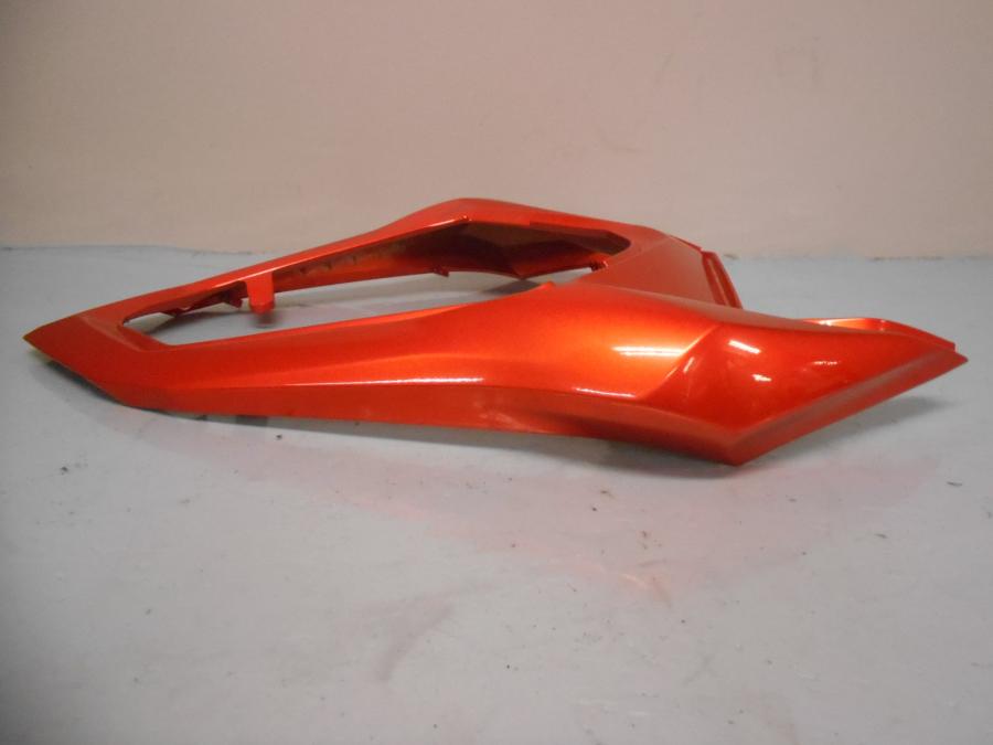 Vänster sida på <p>Bakvinge från Kawasaki Z 800 2014.</p>

<p>Skrapmärken på vänster sida.</p> motorcykel.