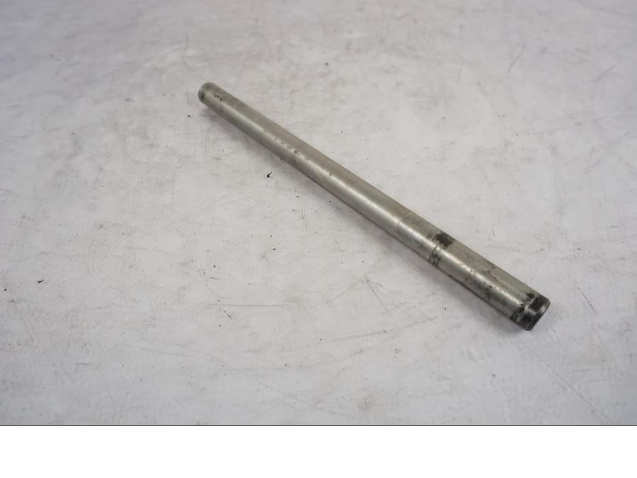 Baksidan på Axel från en KTM 790 Duke -2018 motorcykel.