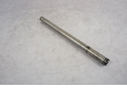 Baksidan på Axel från en KTM 790 Duke -2018 motorcykel.