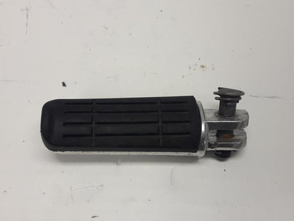 Framsidan på Fotpinne från en Triumph Tiger -1999 motorcykel.