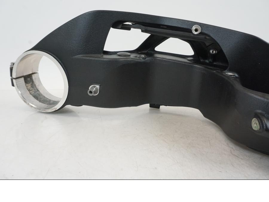 Snett nerifrån på Sving från en Triumph Speed Triple -2021 motorcykel.