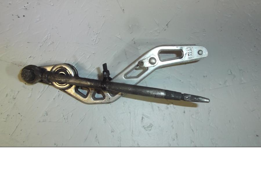 Framsidan på Bromspedal från en KTM 640 Duke -2002 motorcykel.