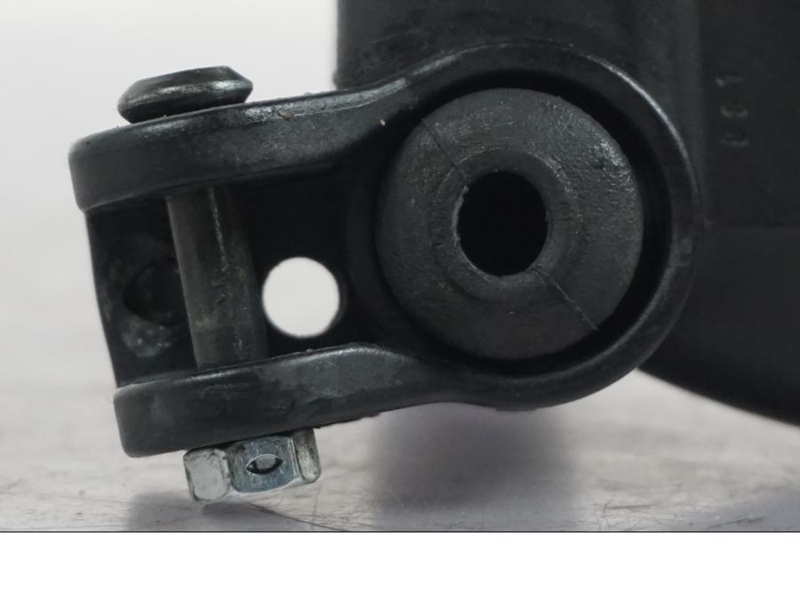 Höger sida på Kopplingshuvudcylinder från en KTM 690 SM R -2009 motorcykel.