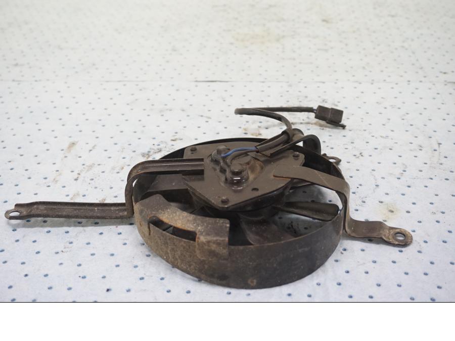 Framsidan på Vattenkylfläkt från en Kawasaki ZX-6R -2000 motorcykel.