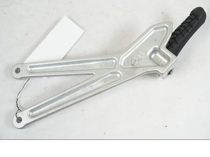 Snett uppifrån på Fotpinne från en Husqvarna 701 SUPERMOTO ABS -2016 motorcykel.