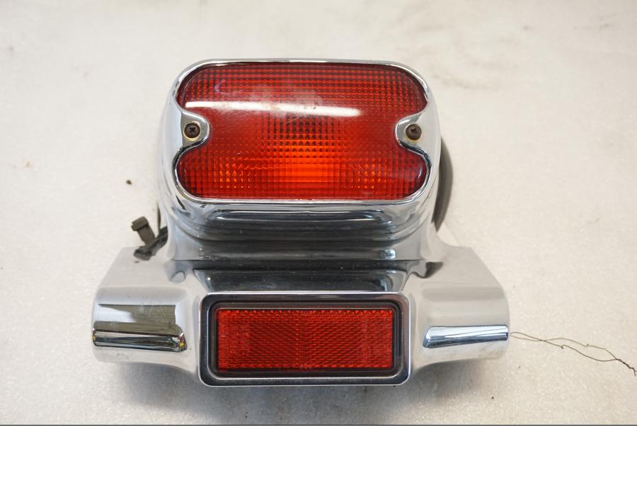 Framsidan på Baklampa från en Suzuki VL 800 -2004 motorcykel.