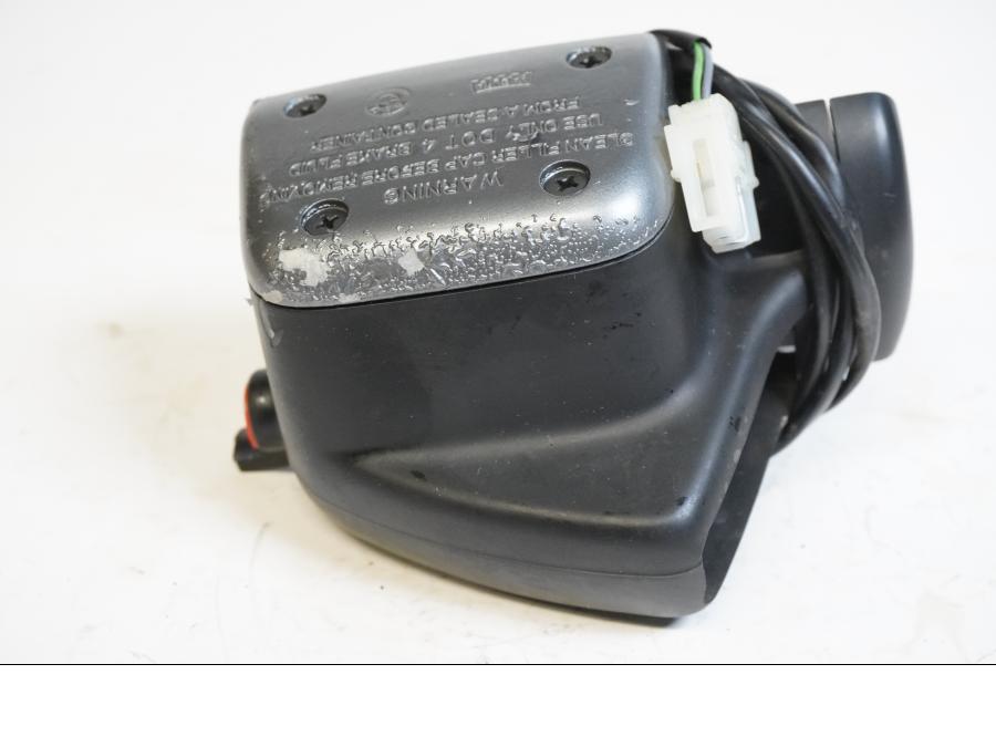 Framsidan på Kopplingshuvudcylinder från en BMW R 1200 C -2002 motorcykel.