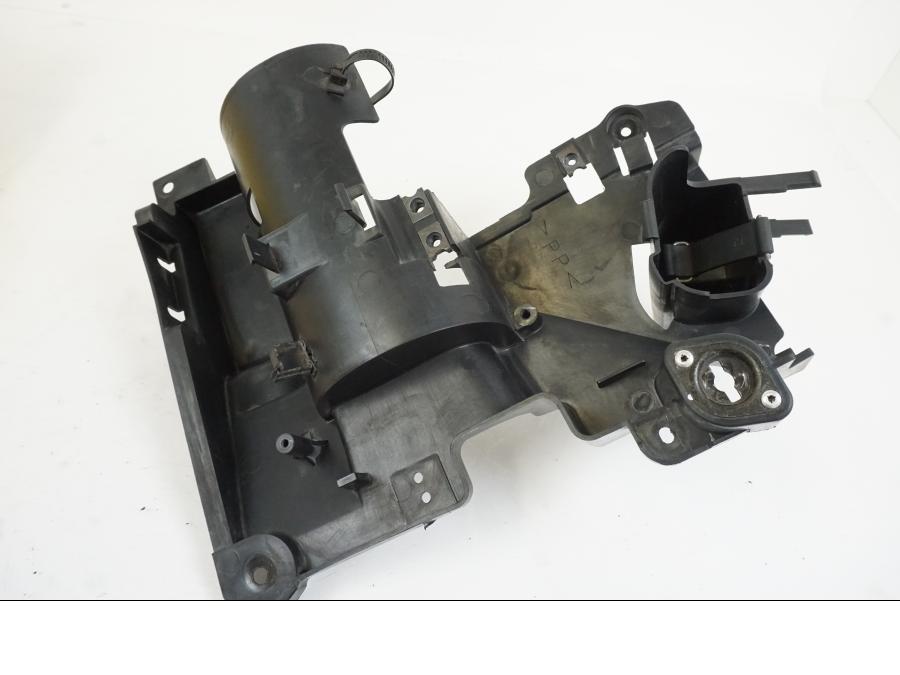 Framsidan på Verktygslåda från en Yamaha XVS 1100 -2004 motorcykel.