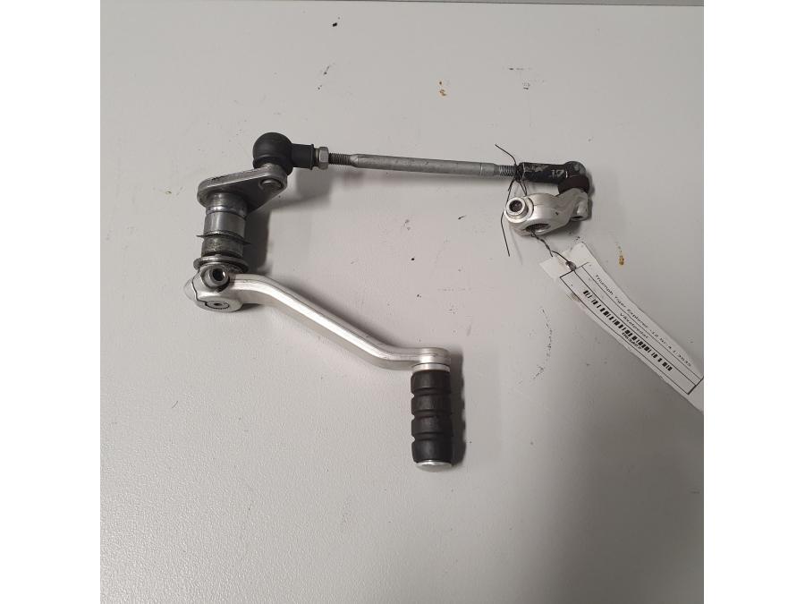 Framsidan på Växelpedal från en Triumph Tiger -2012 motorcykel.