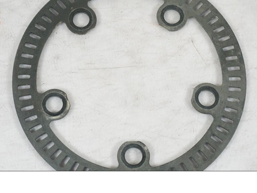 Snett uppifrån på ABS krans från en Triumph Tiger Explorer -2013 motorcykel.