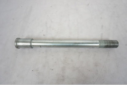 Baksidan på Axel från en Kawasaki ER-6N -2012 motorcykel.