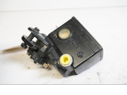 Framsidan på Bromshuvudcylinder från en Yamaha XT 1200 Z -2011 motorcykel.