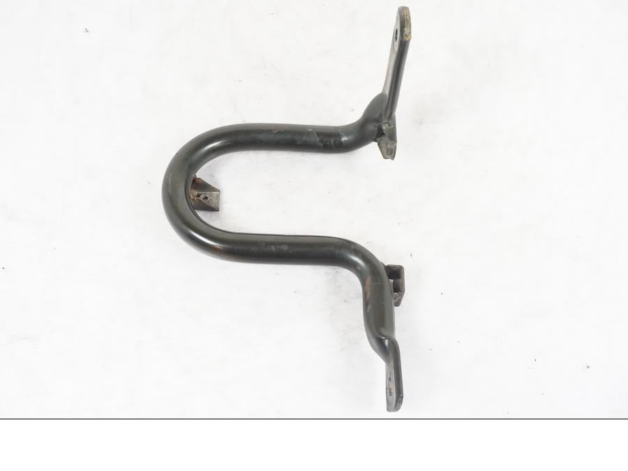 Framsidan på Motorskyddsbåge från en Honda NT 650 V -2002 motorcykel.