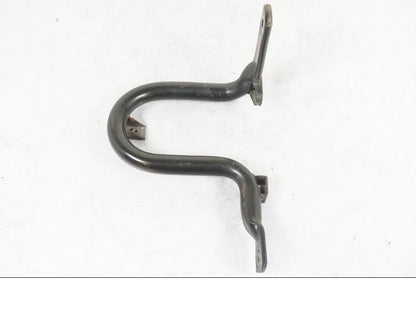 Framsidan på Motorskyddsbåge från en Honda NT 650 V -2002 motorcykel.